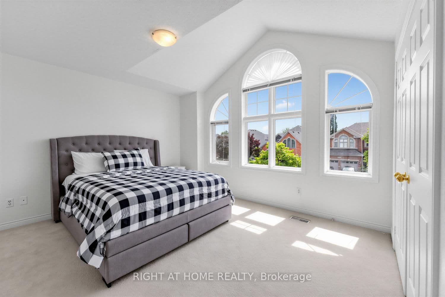 4145 Bonavista Crescent thumbnail 29