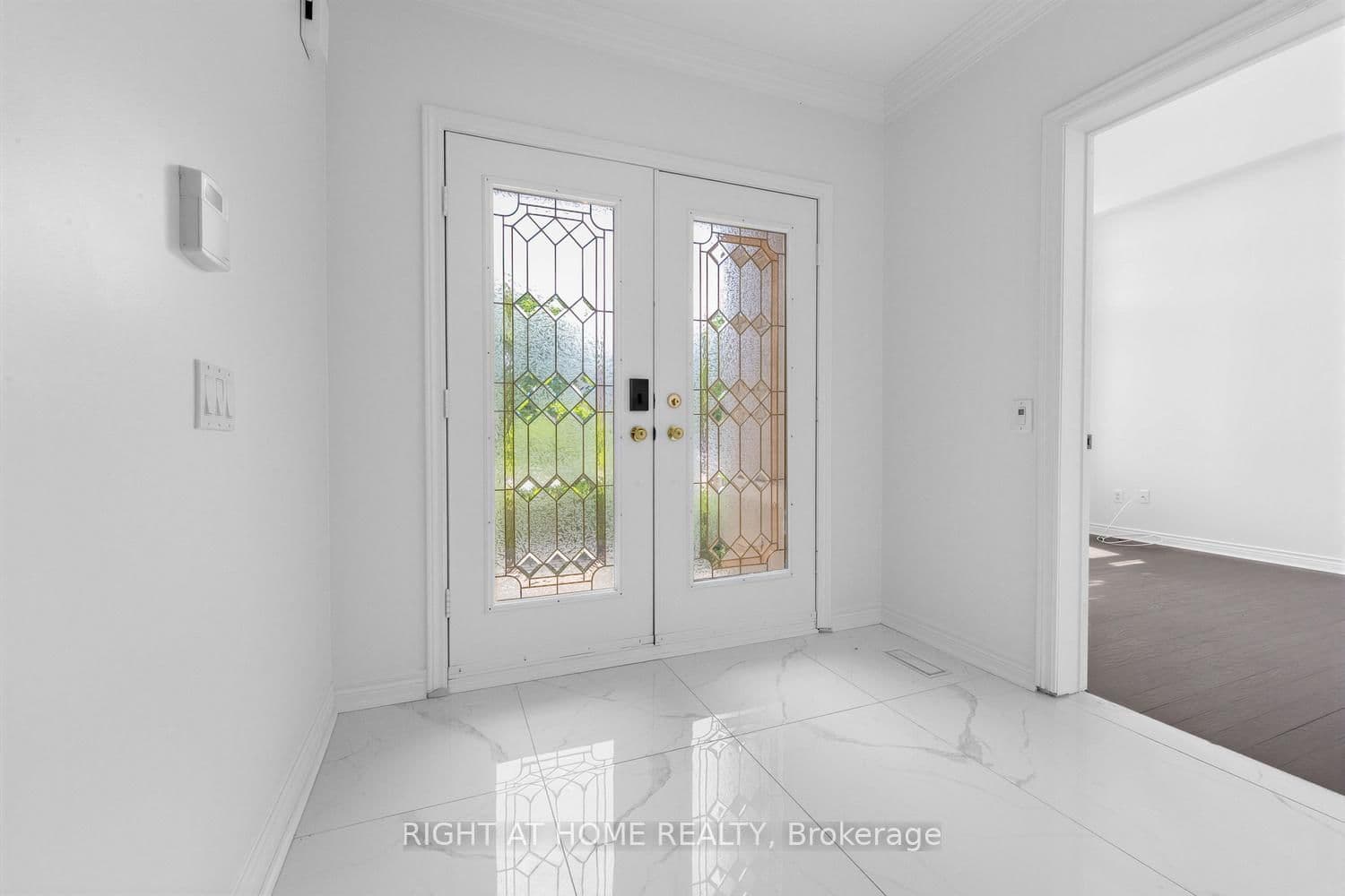 4145 Bonavista Crescent thumbnail 3