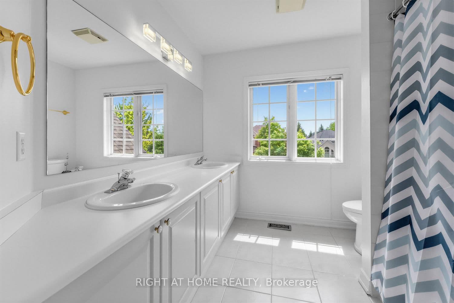 4145 Bonavista Crescent thumbnail 32