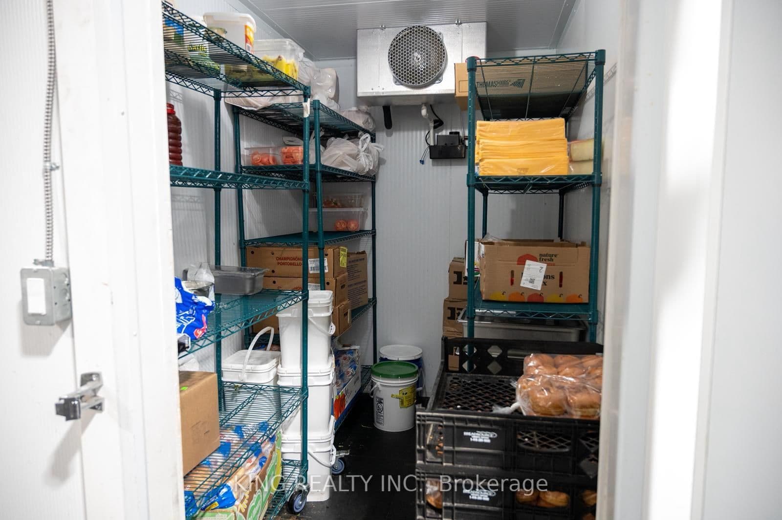 2712 KEELE Street thumbnail 14