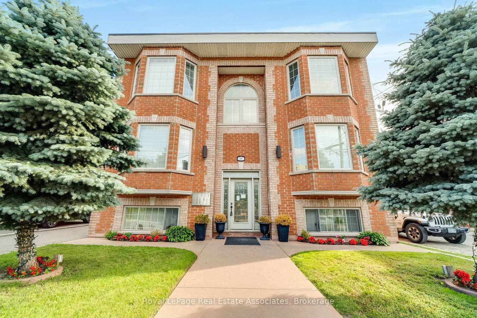 48 Mississauga Road N, Unit 4