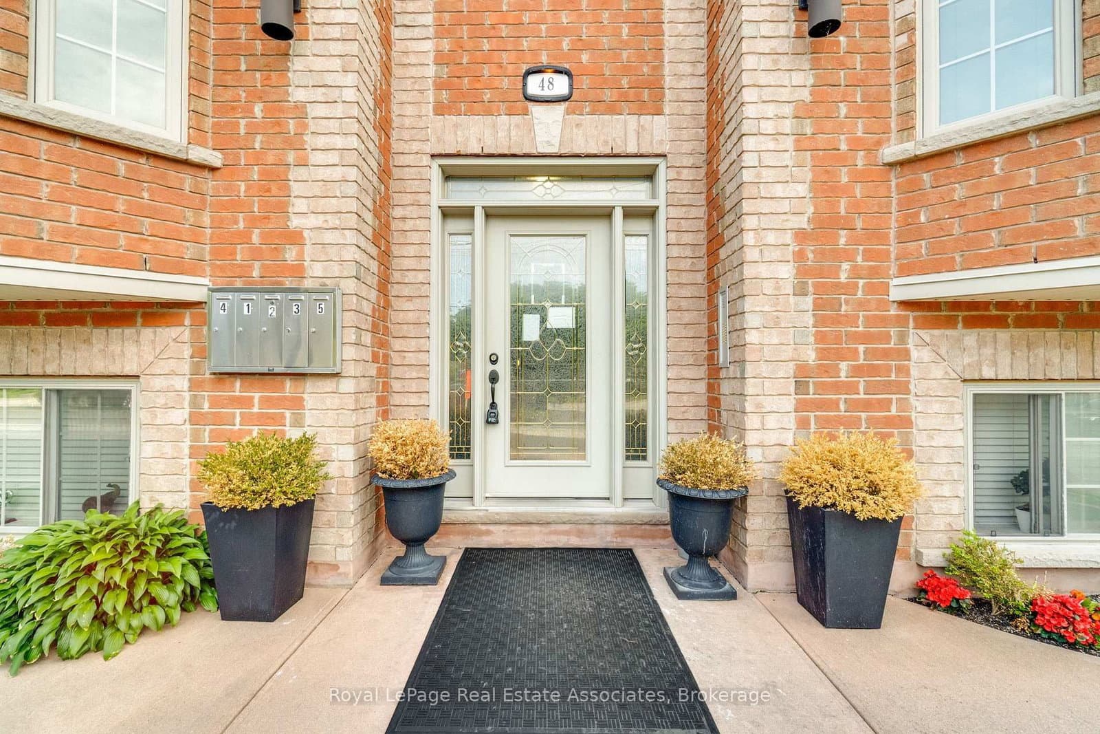 48 Mississauga Road N, Unit 4 thumbnail 3