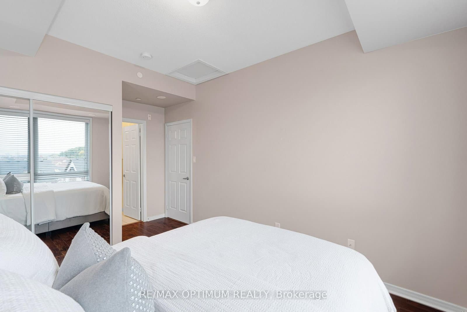 50 Sky Harbour Drive, Unit 402 thumbnail 16