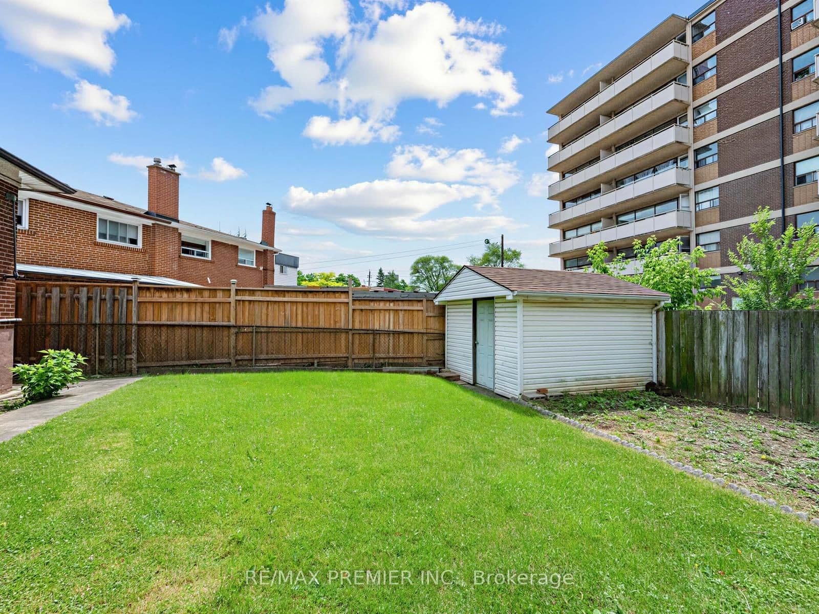 12 Goldcrest Boulevard thumbnail 22
