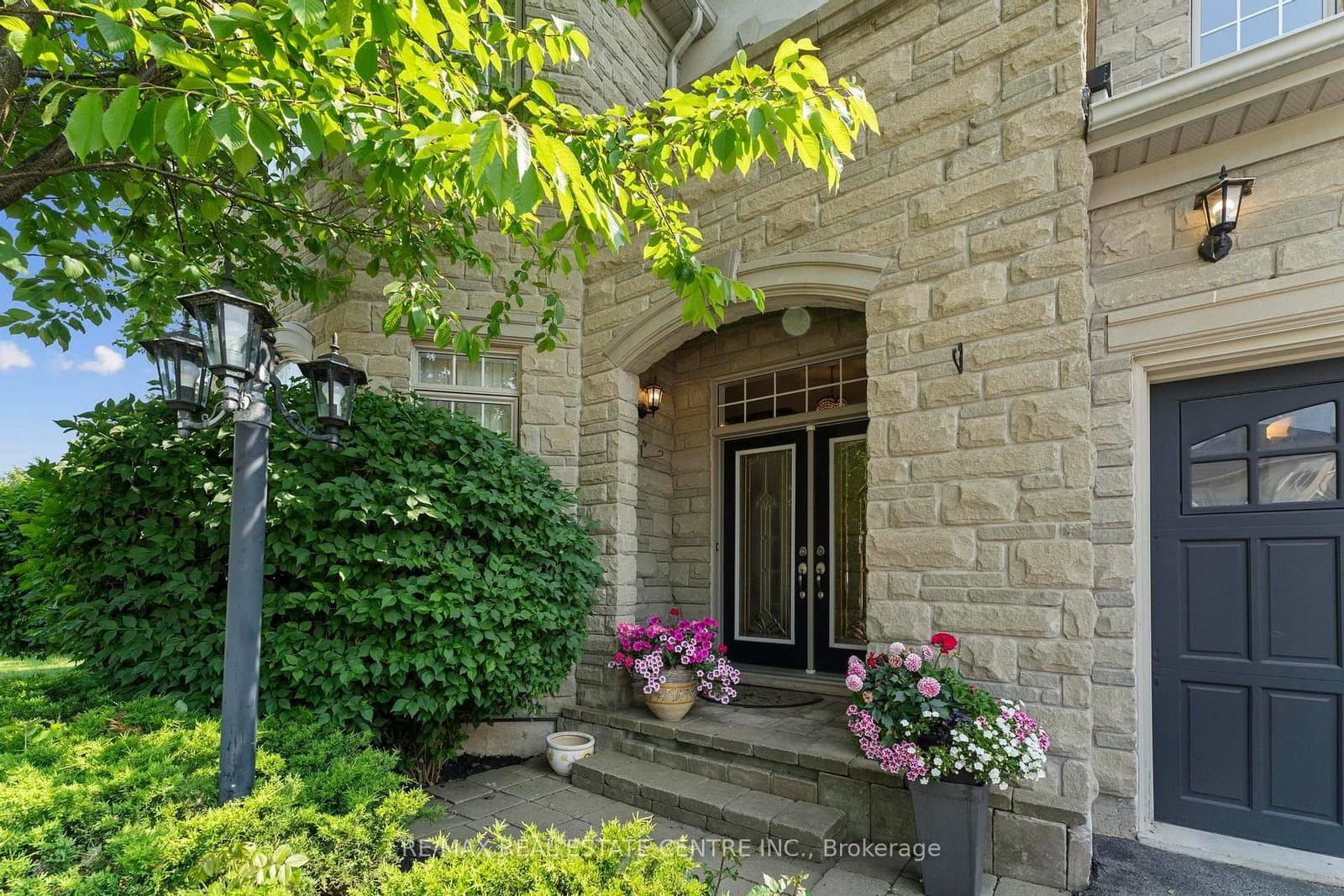 2454 Springforest Drive thumbnail 8