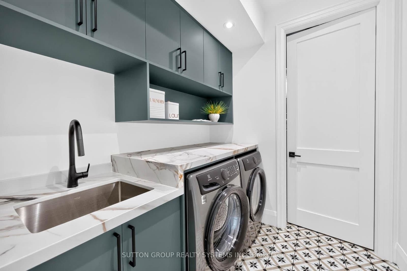 272 Renforth Drive thumbnail 40