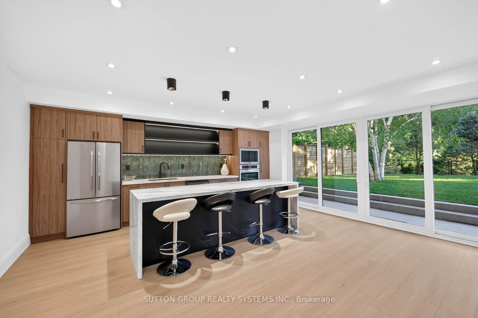 272 Renforth Drive thumbnail 43