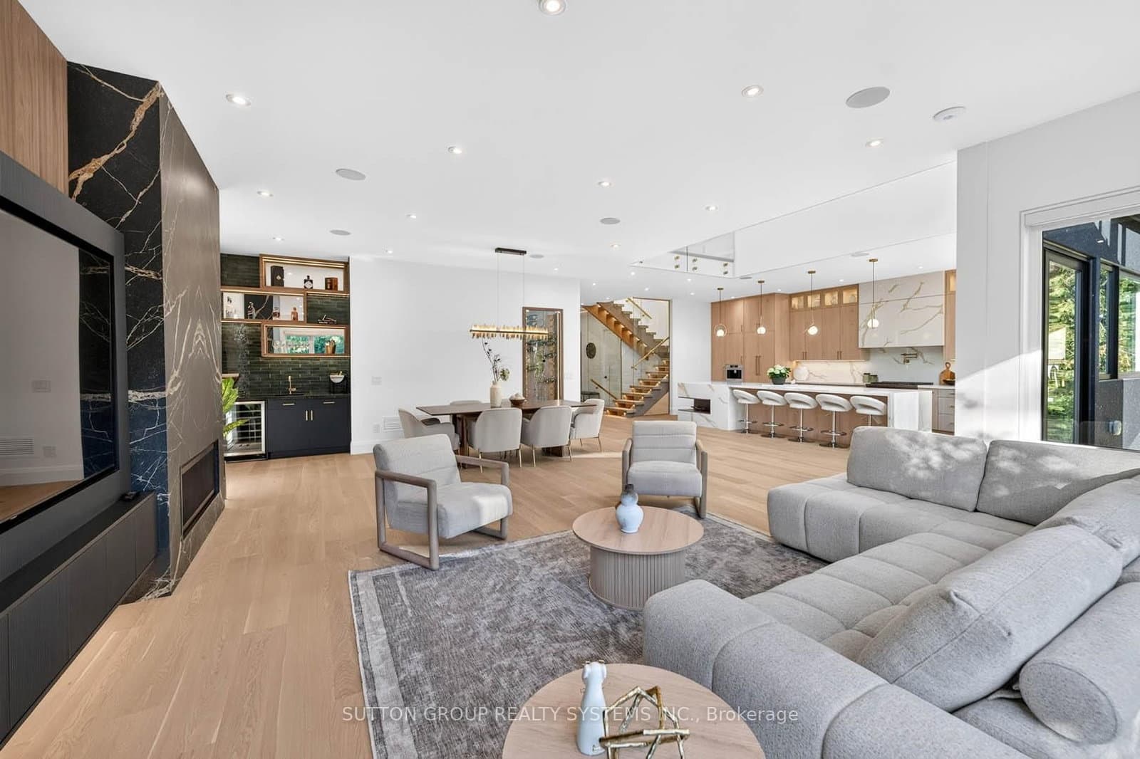 272 Renforth Drive thumbnail 8