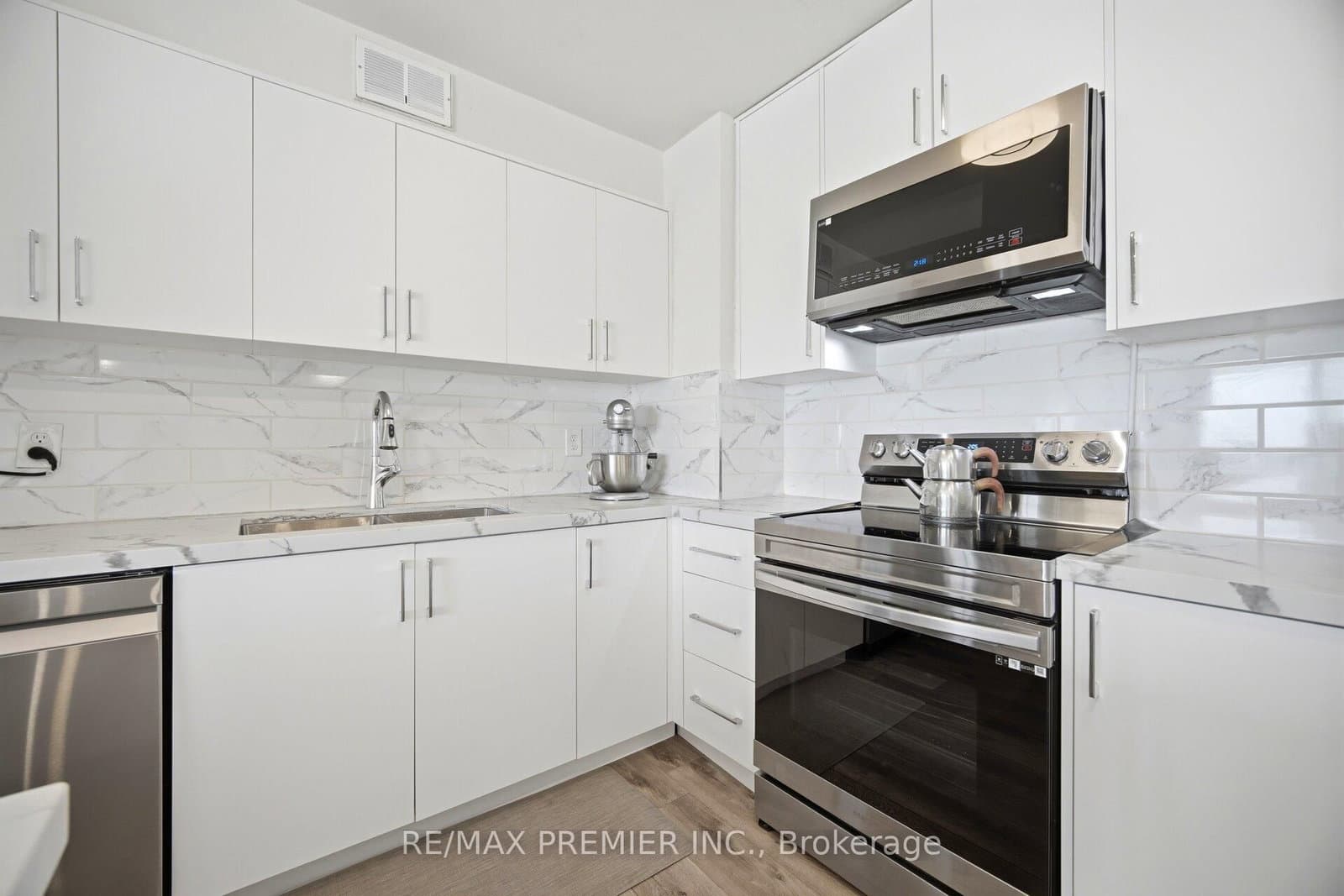 1 Four Winds Drive, Unit 701 thumbnail 16