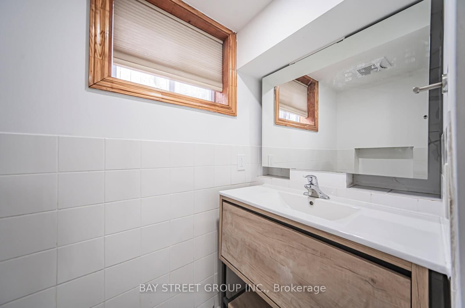 538 Queens Drive, Unit Basement thumbnail 12