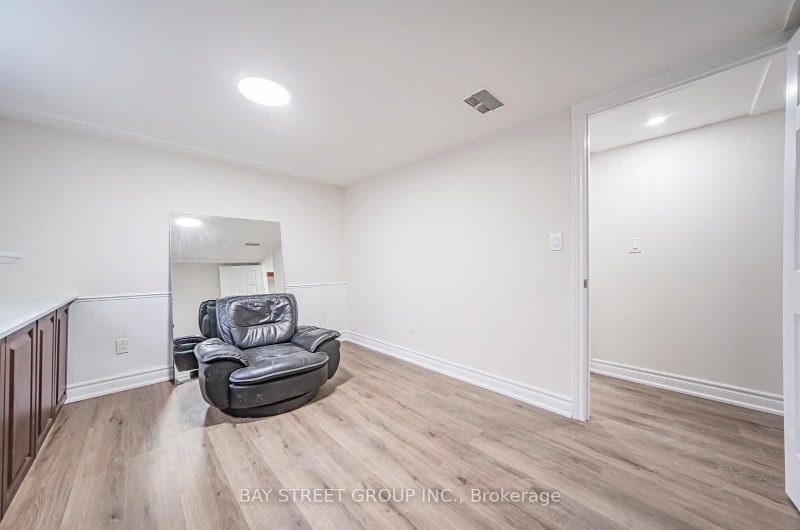 538 Queens Drive, Unit Basement thumbnail 17