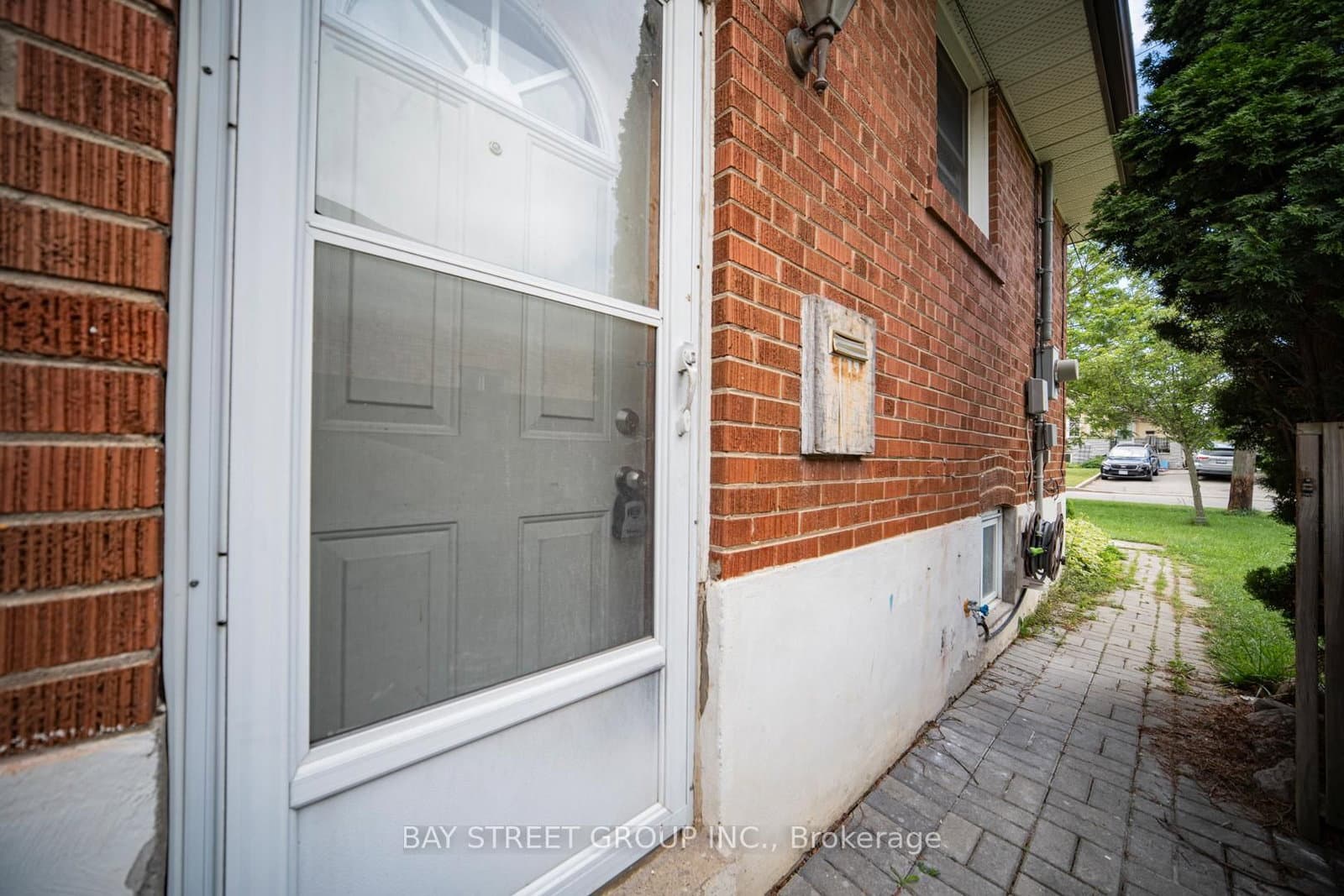 538 Queens Drive, Unit Basement thumbnail 3