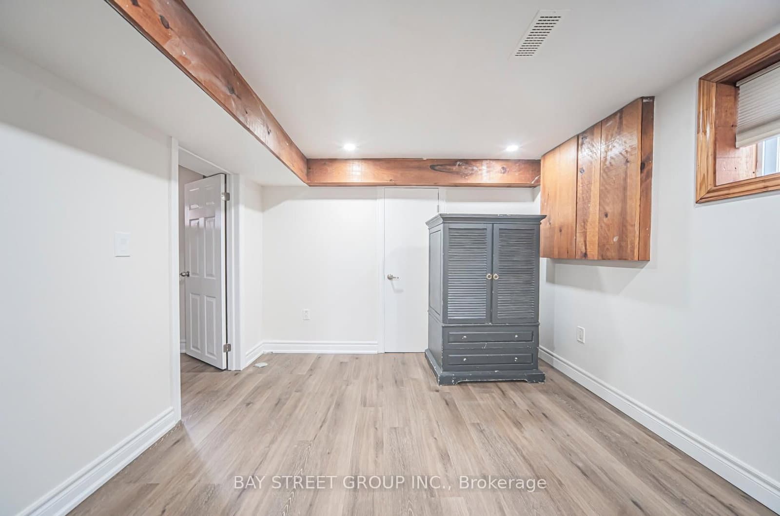 538 Queens Drive, Unit Basement thumbnail 5