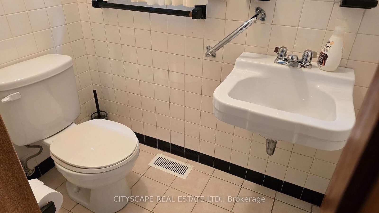 49 Algoma Street, Unit Upper floor thumbnail 12
