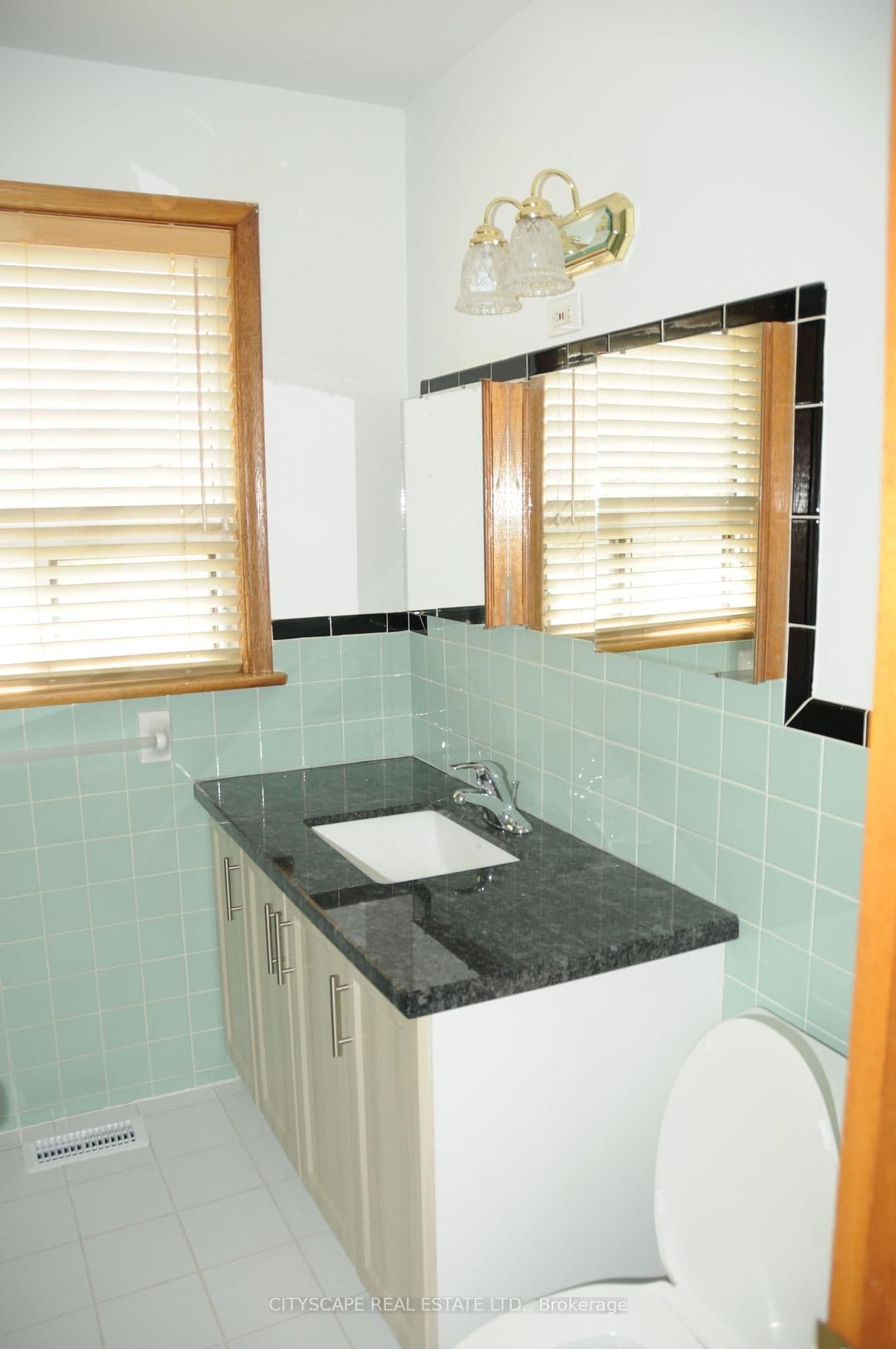 49 Algoma Street, Unit Upper floor thumbnail 14