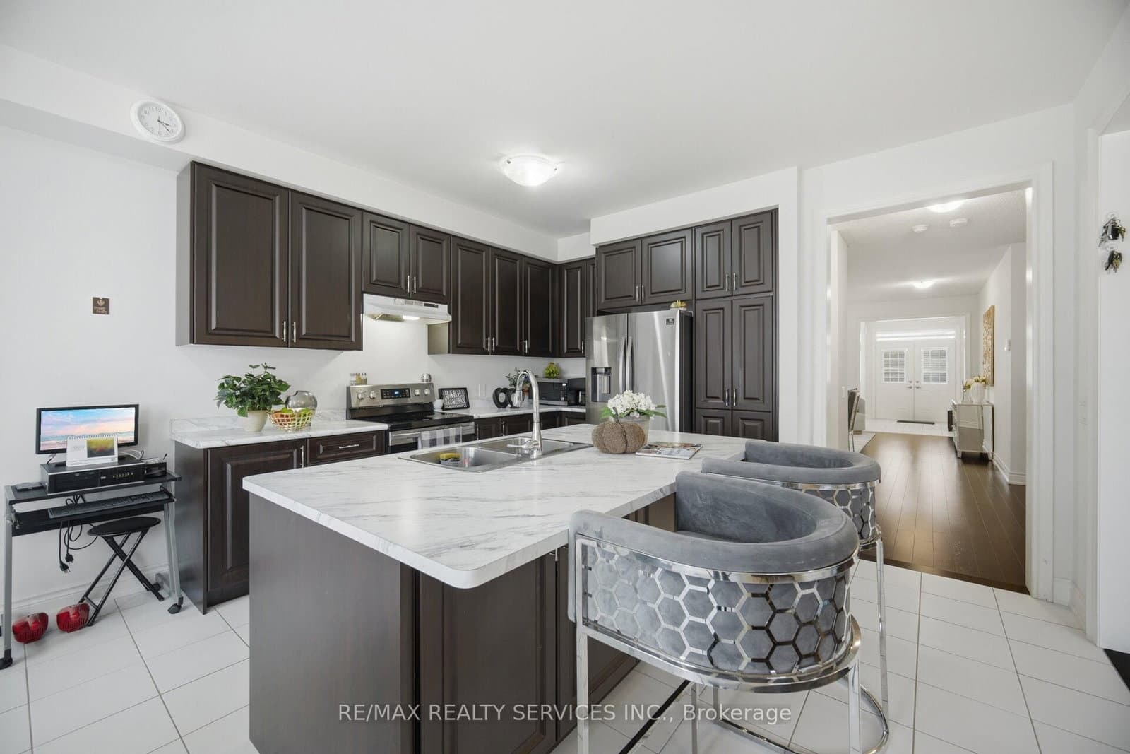 585 Dougall Avenue thumbnail 10