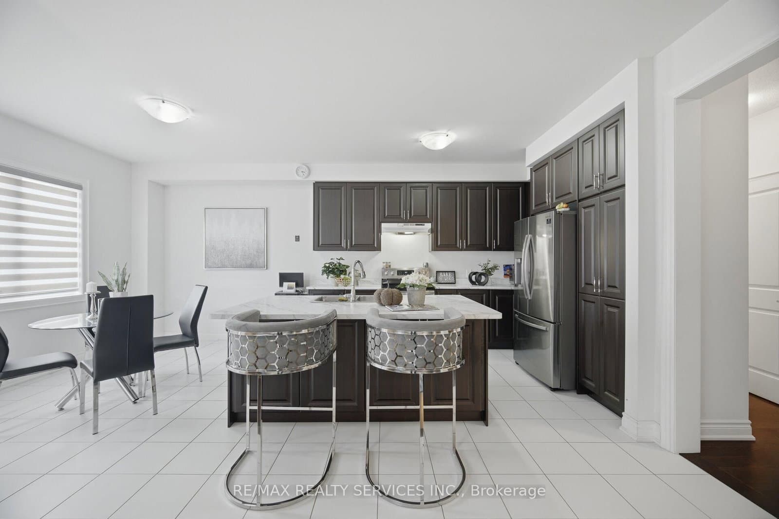 585 Dougall Avenue thumbnail 12