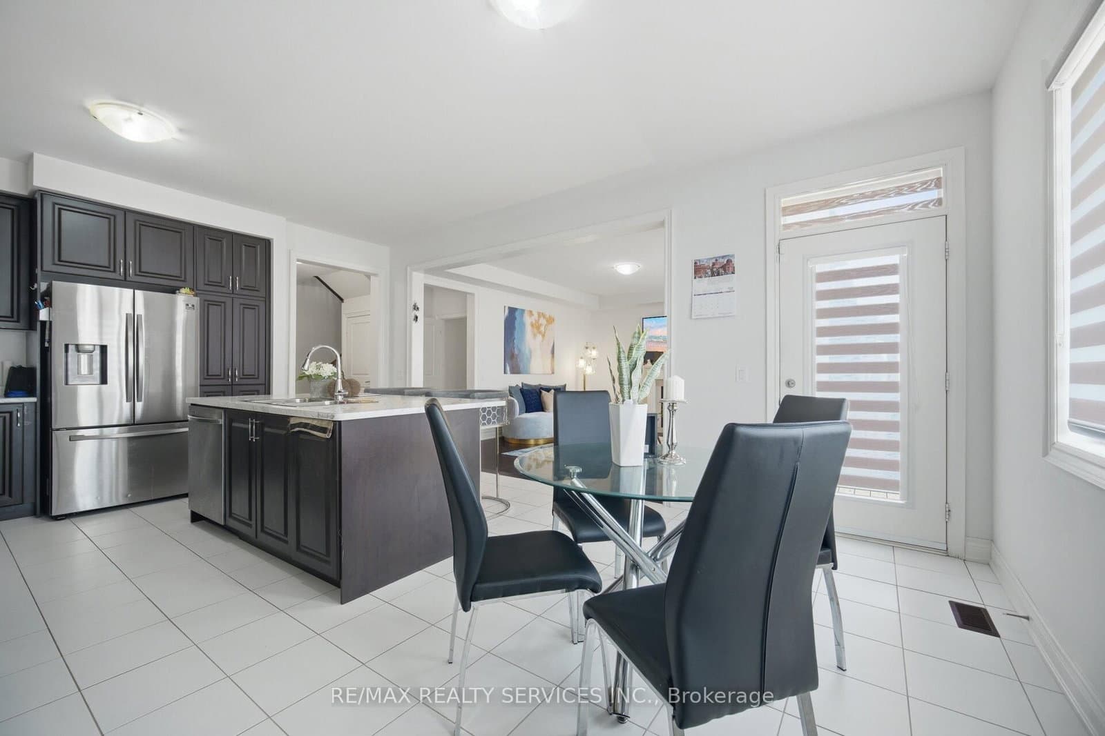 585 Dougall Avenue thumbnail 15