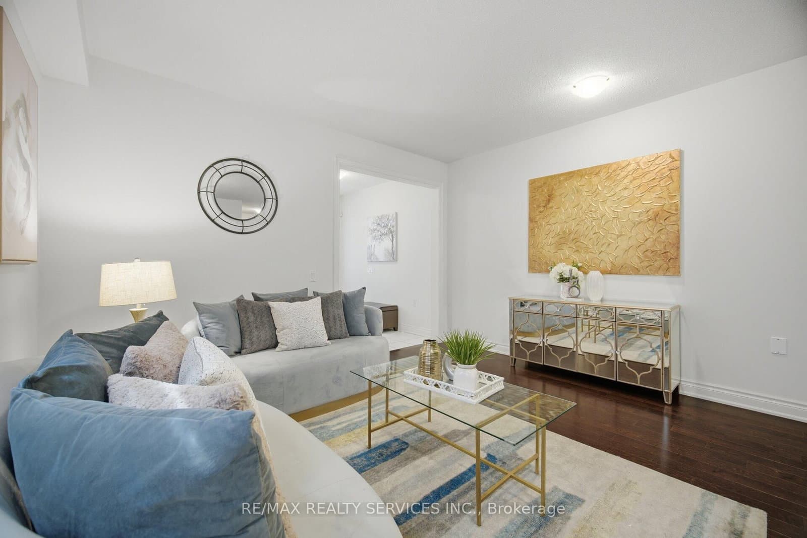 585 Dougall Avenue thumbnail 2
