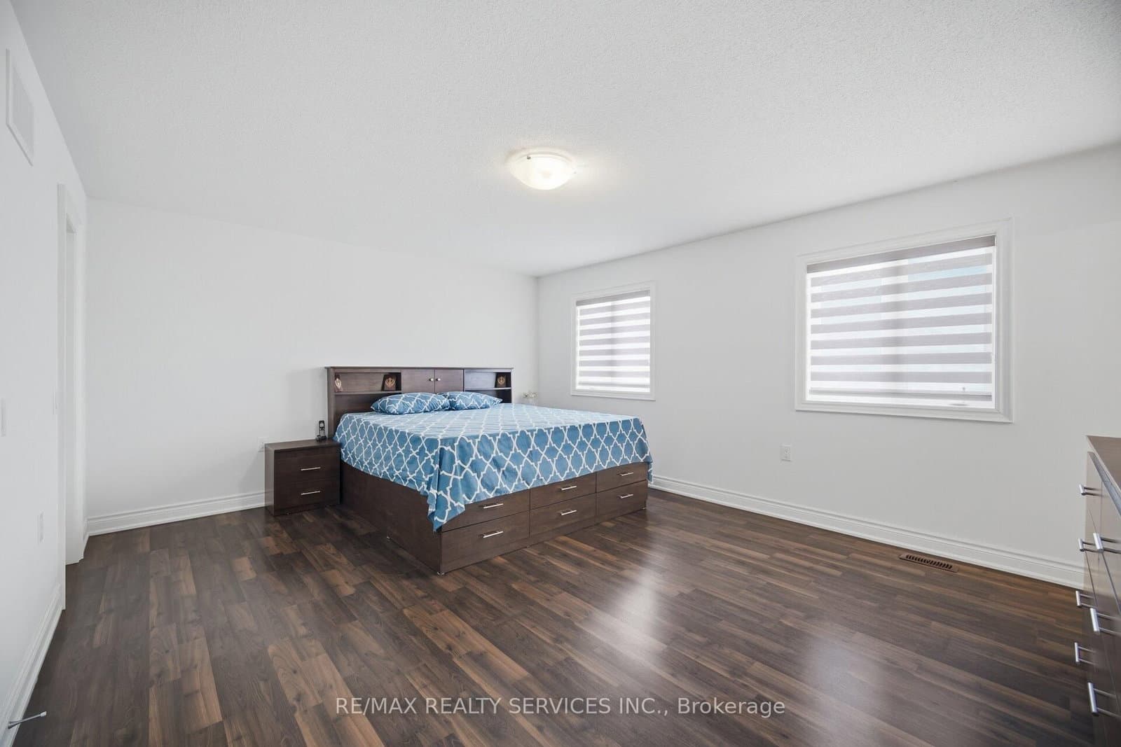 585 Dougall Avenue thumbnail 24