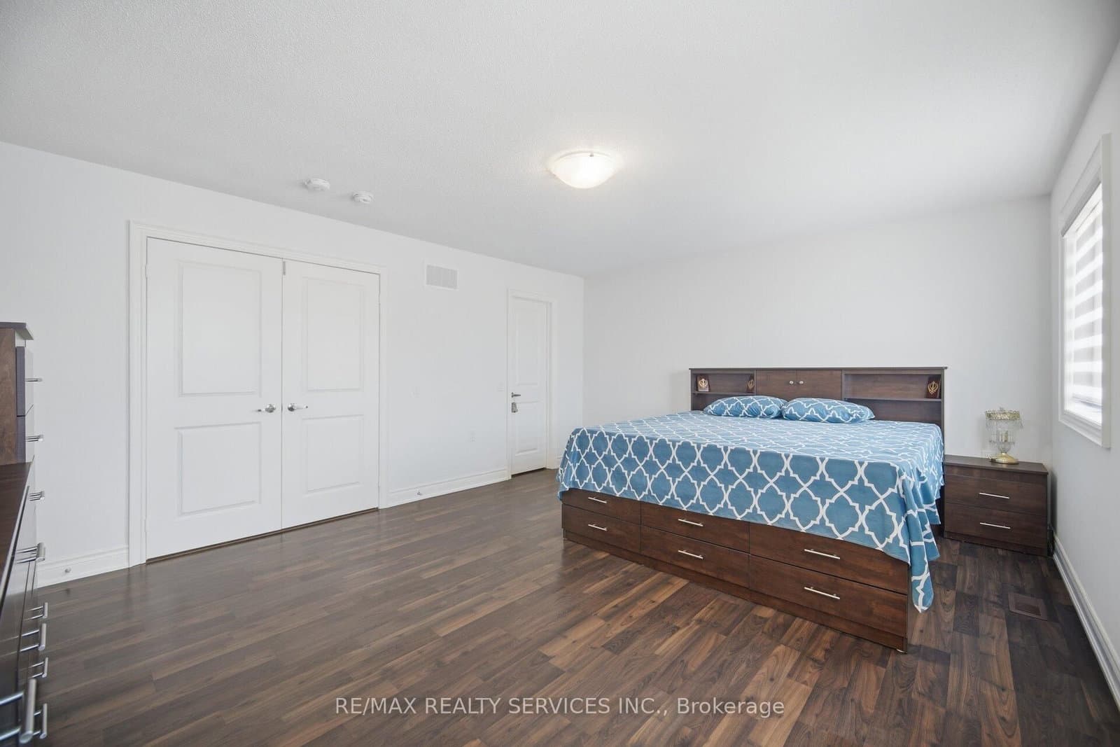585 Dougall Avenue thumbnail 25
