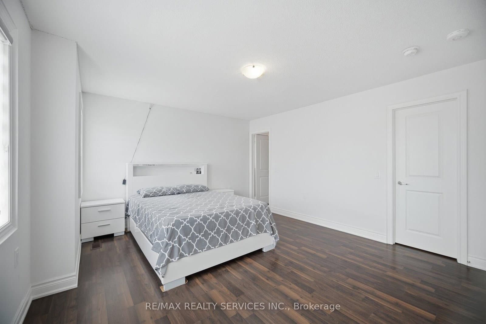 585 Dougall Avenue thumbnail 34