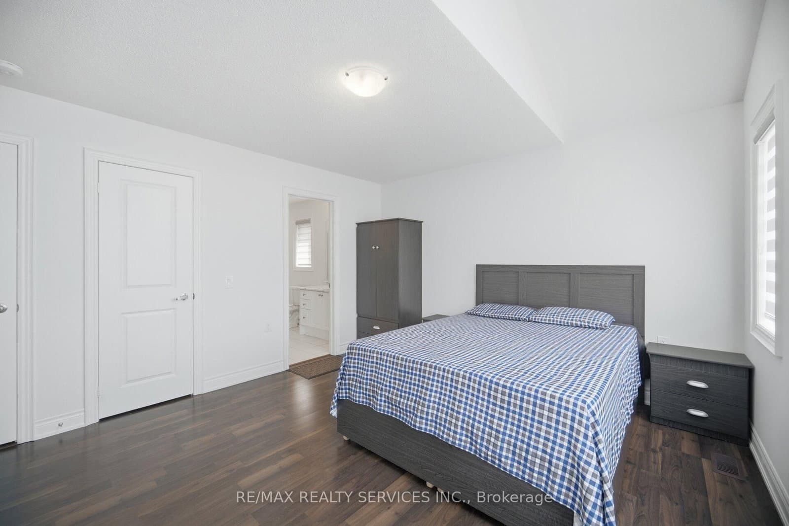 585 Dougall Avenue thumbnail 38