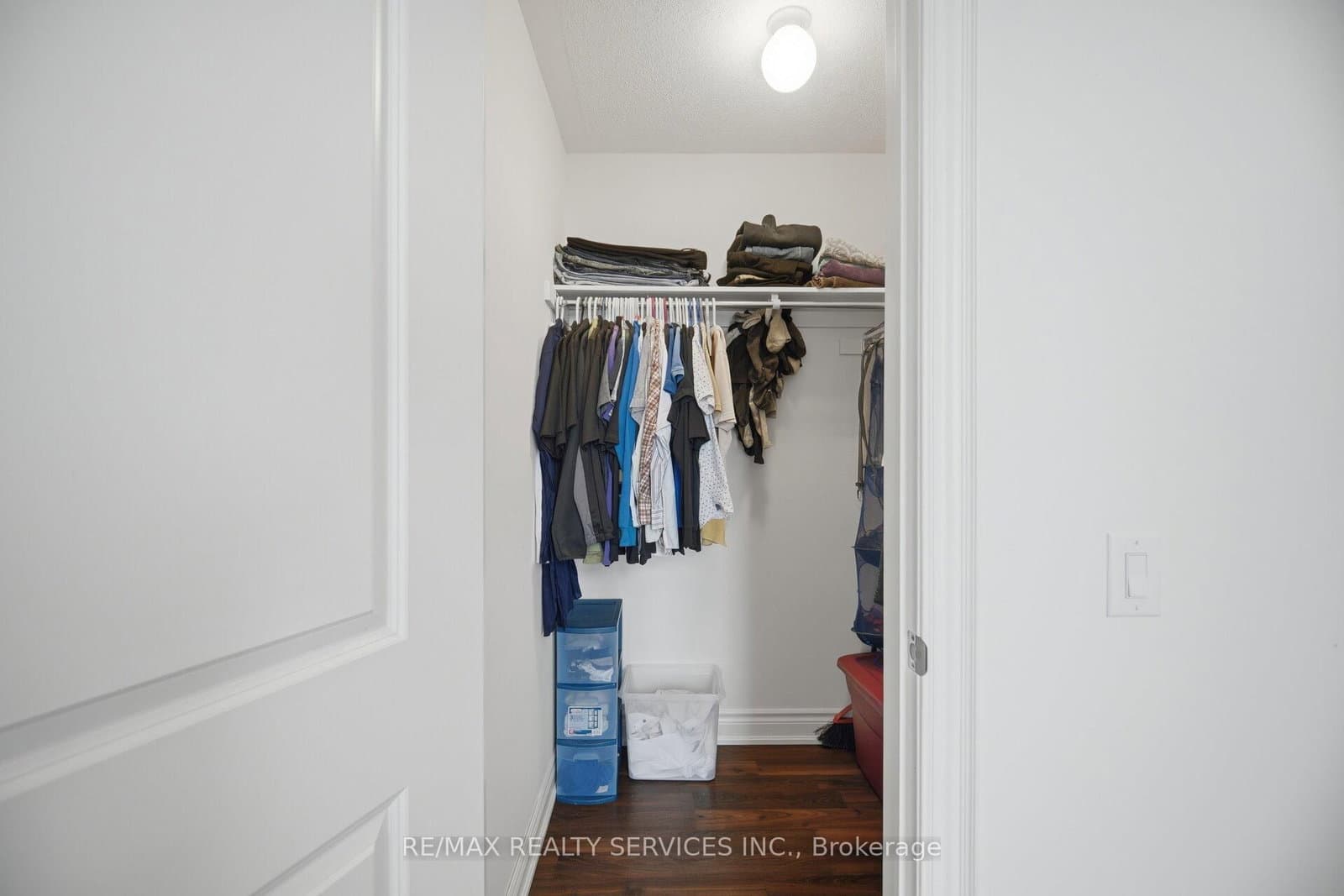 585 Dougall Avenue thumbnail 40