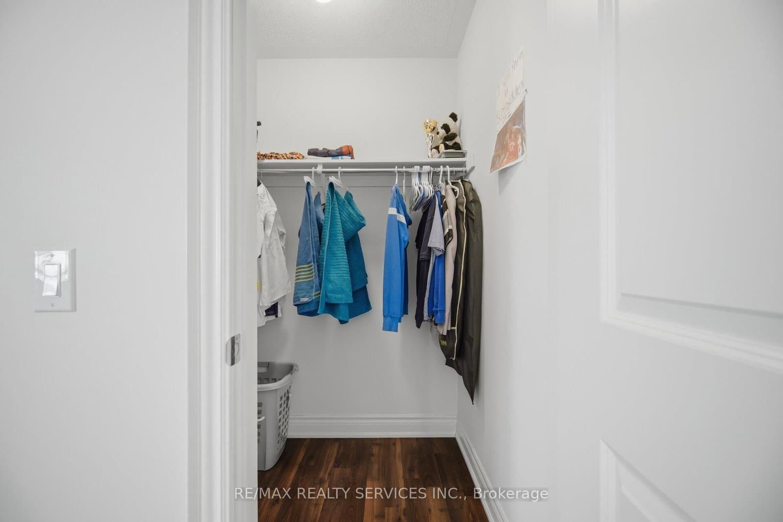 585 Dougall Avenue thumbnail 43