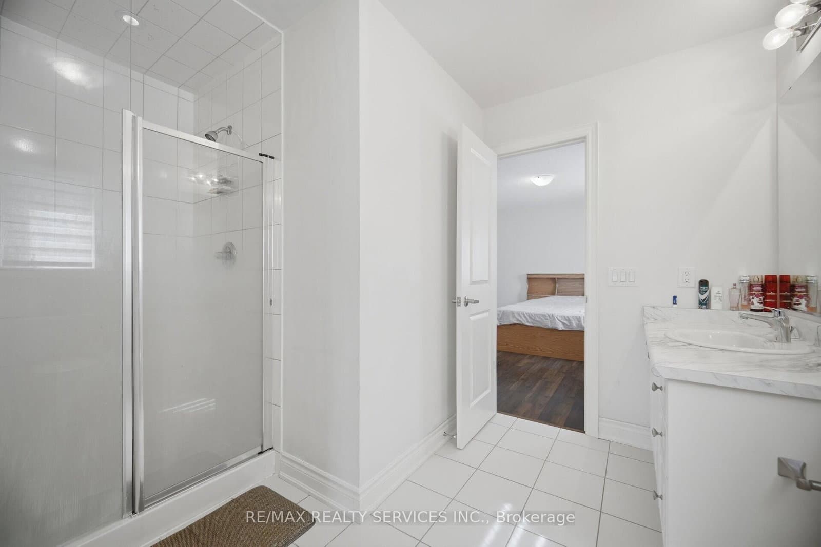 585 Dougall Avenue thumbnail 46