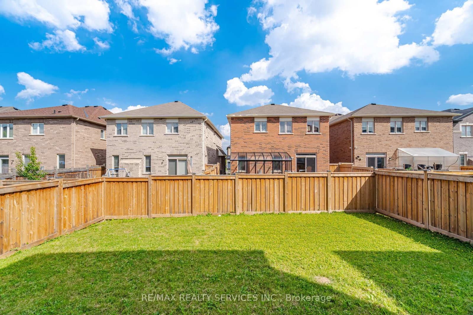 585 Dougall Avenue thumbnail 48