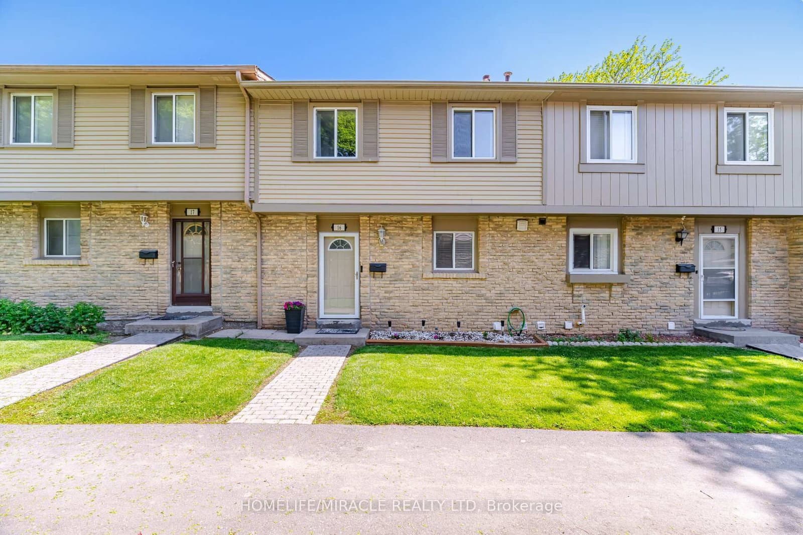 57 Hansen Road N, Unit 16 thumbnail 2