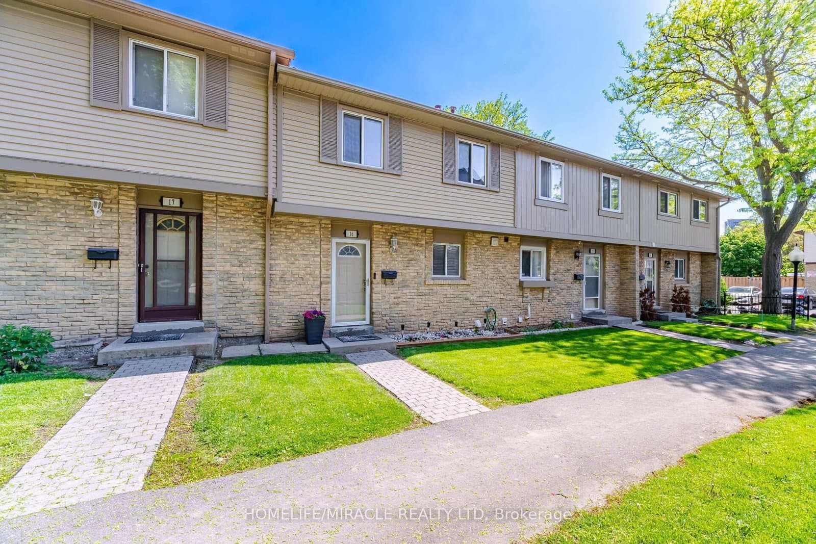 57 Hansen Road N, Unit 16 thumbnail 3