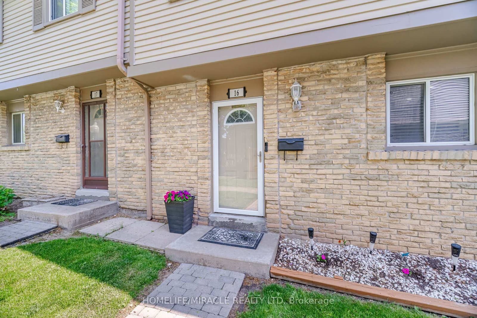 57 Hansen Road N, Unit 16 thumbnail 4