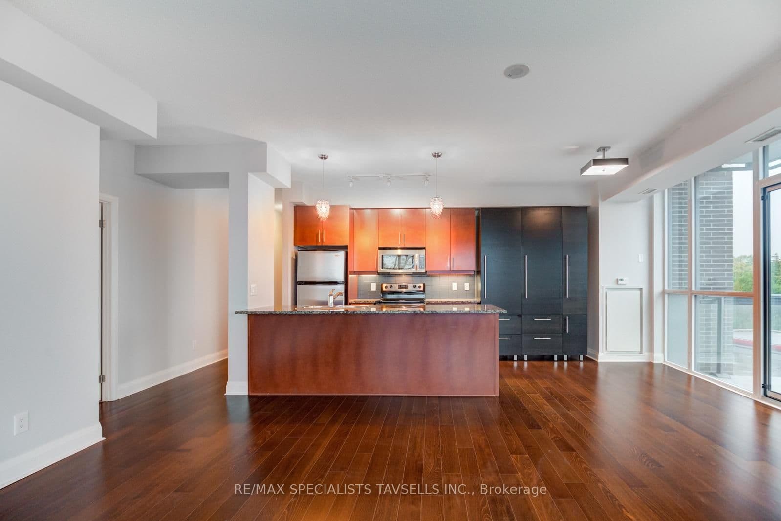1 Hurontario Street, Unit 304 thumbnail 11