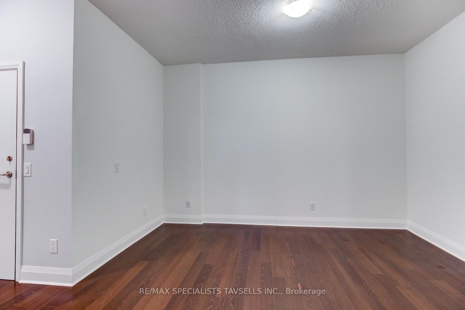 1 Hurontario Street, Unit 304 thumbnail 16