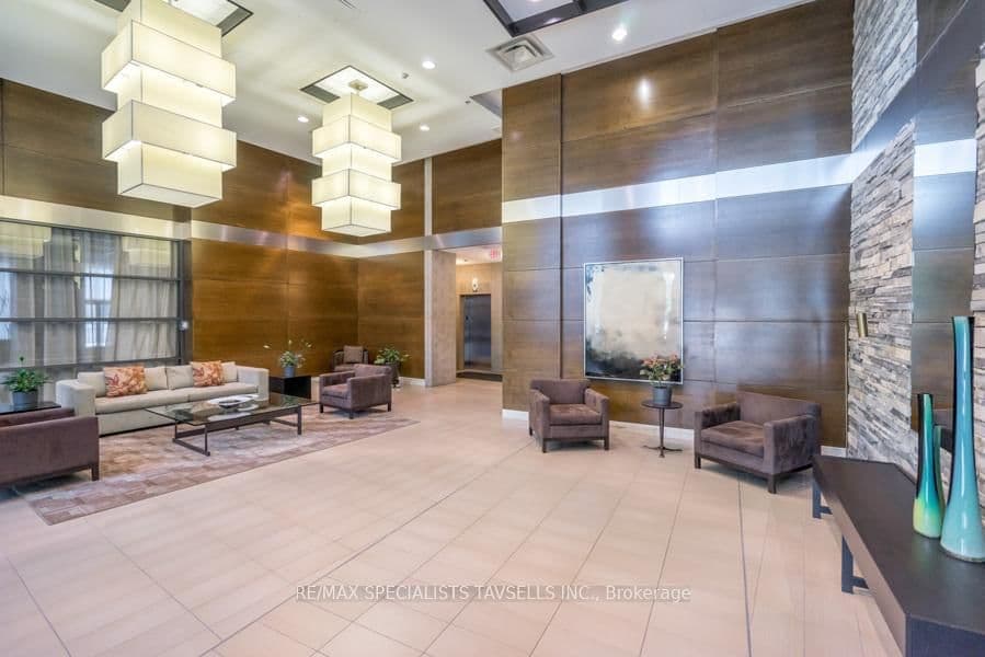 1 Hurontario Street, Unit 304 thumbnail 2