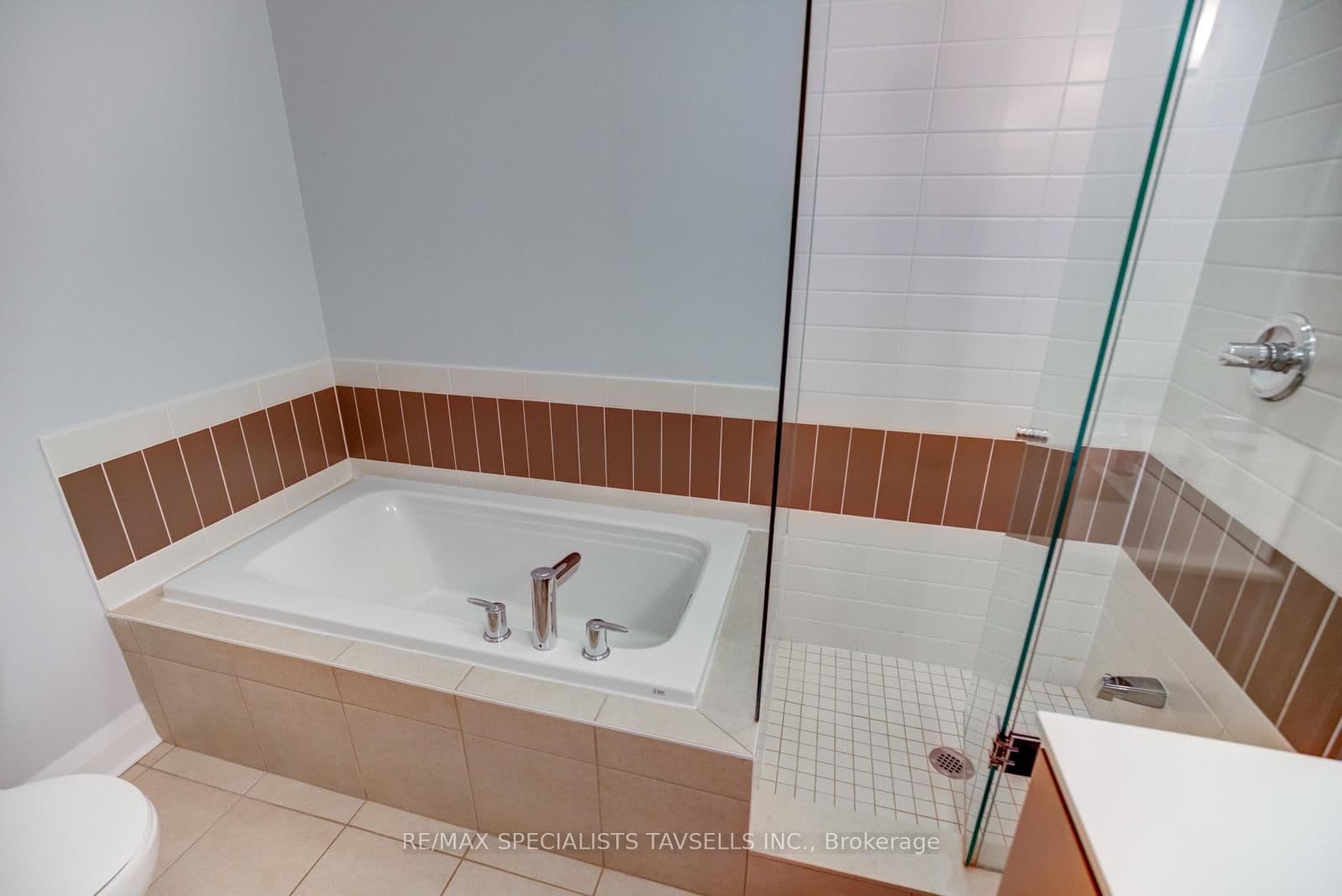 1 Hurontario Street, Unit 304 thumbnail 22