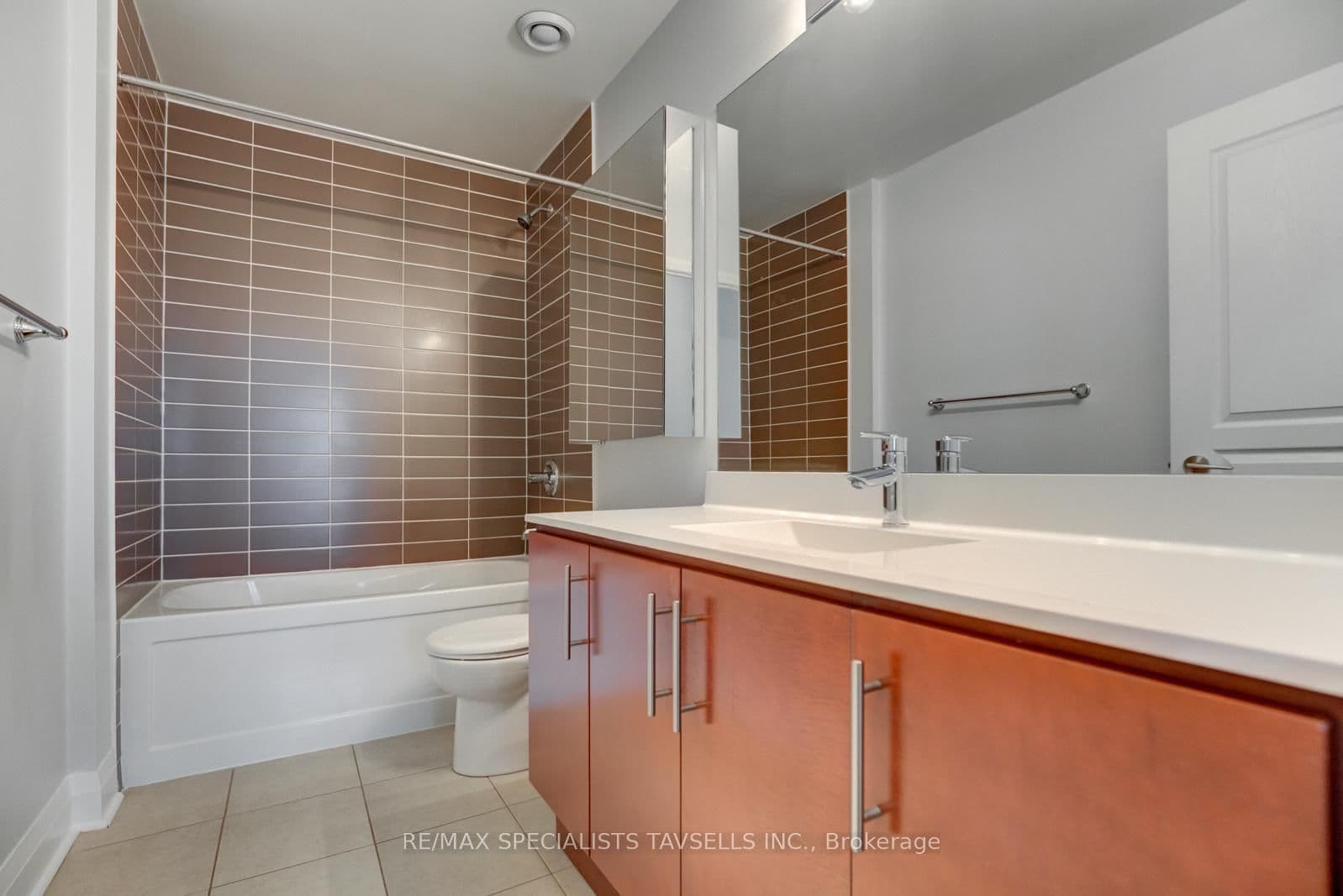 1 Hurontario Street, Unit 304 thumbnail 23