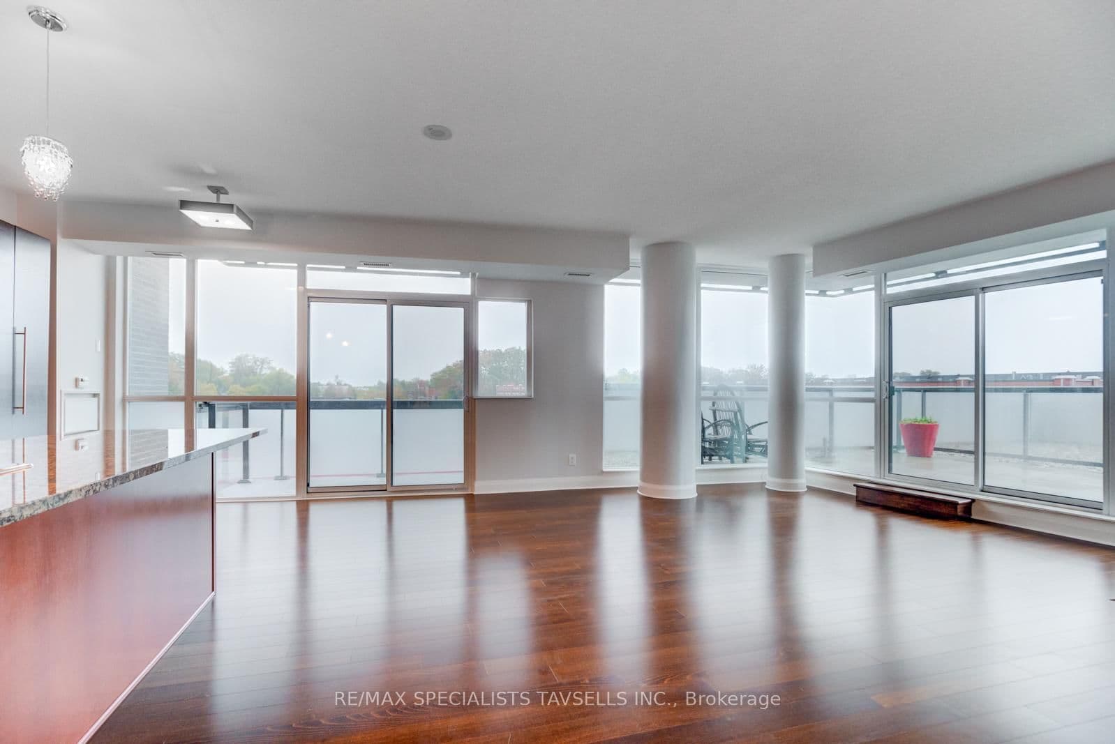 1 Hurontario Street, Unit 304 thumbnail 5