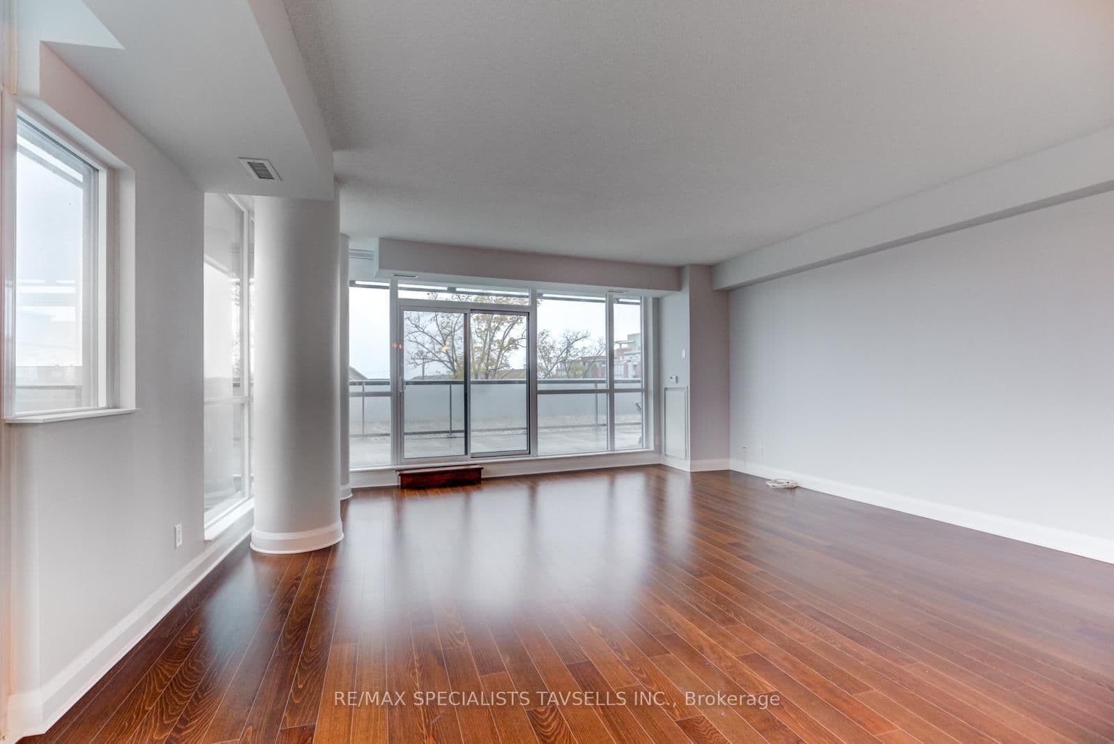 1 Hurontario Street, Unit 304 thumbnail 8