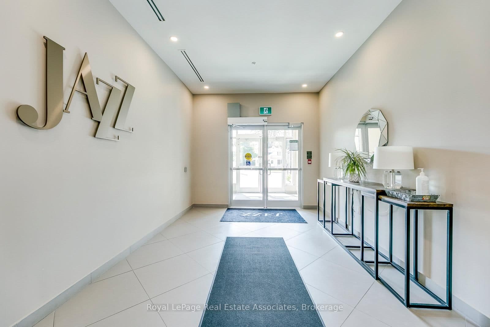 457 Plains Road E, Unit 324 thumbnail 2