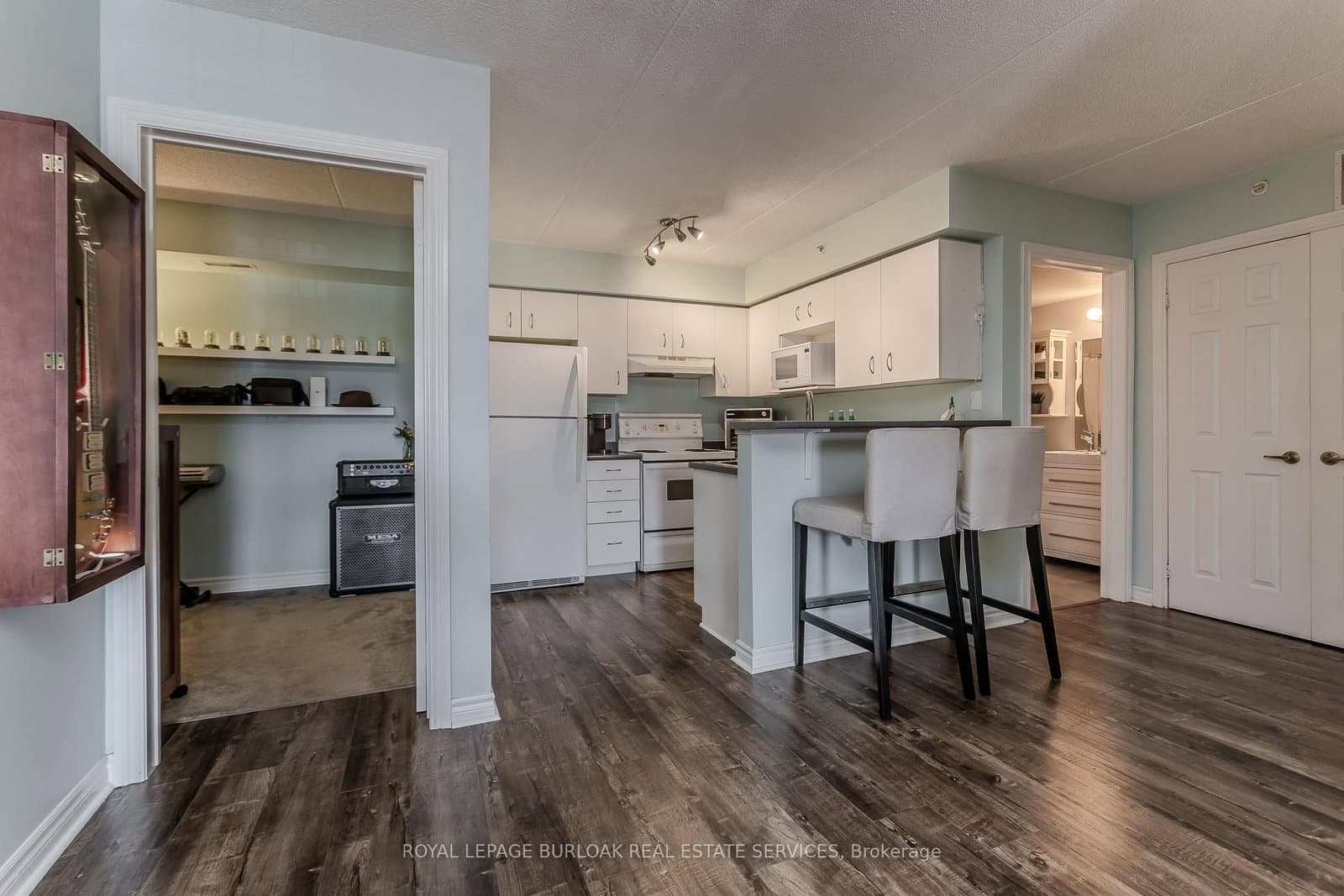 1441 Walker's Line, Unit 306 thumbnail 10