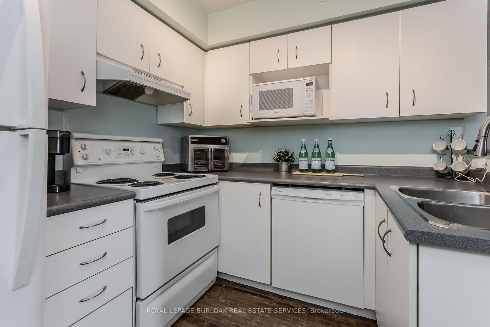 1441 Walker's Line, Unit 306 thumbnail 12