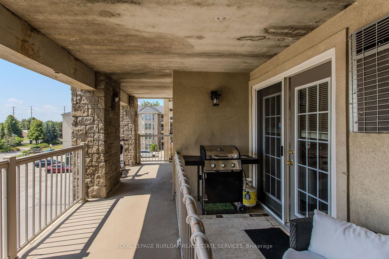 1441 Walker's Line, Unit 306 thumbnail 25