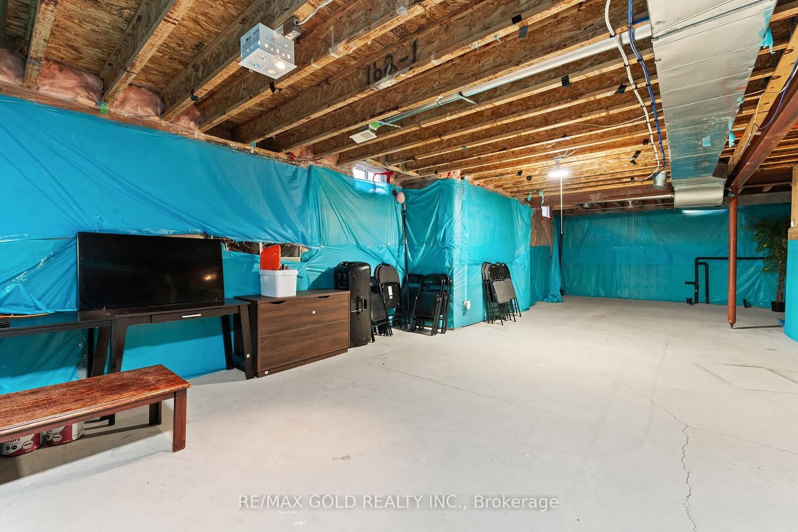 57 Powell Drive thumbnail 43