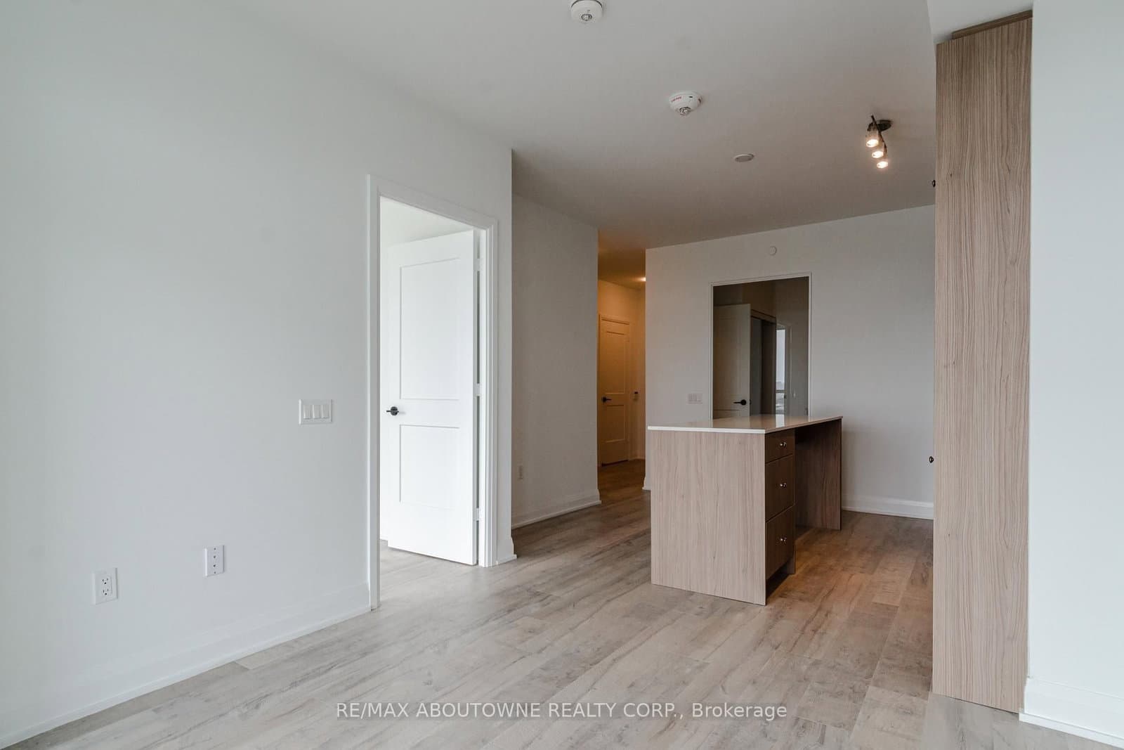 50 George Butchart Drive, Unit 814 thumbnail 15