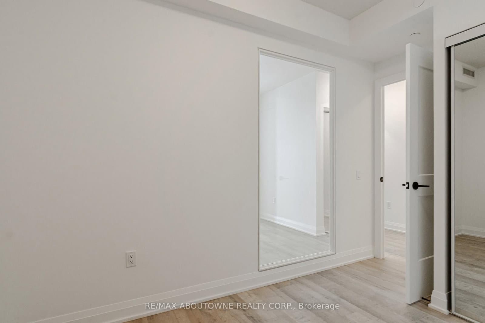 50 George Butchart Drive, Unit 814 thumbnail 21