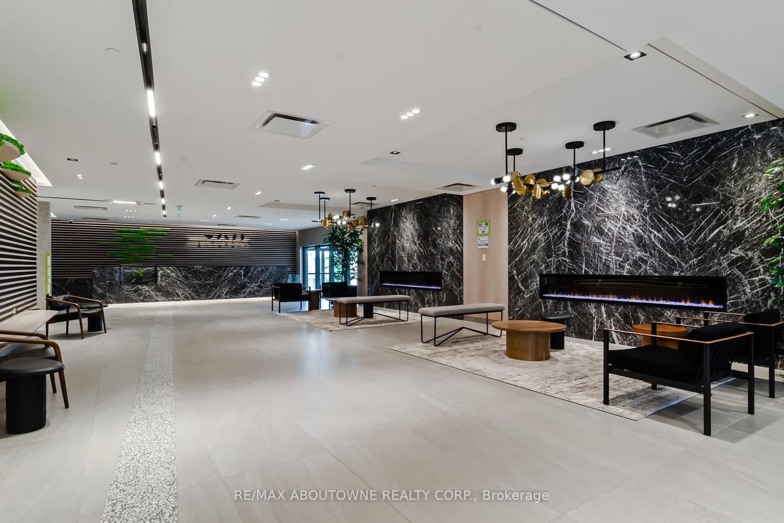 50 George Butchart Drive, Unit 814 thumbnail 3