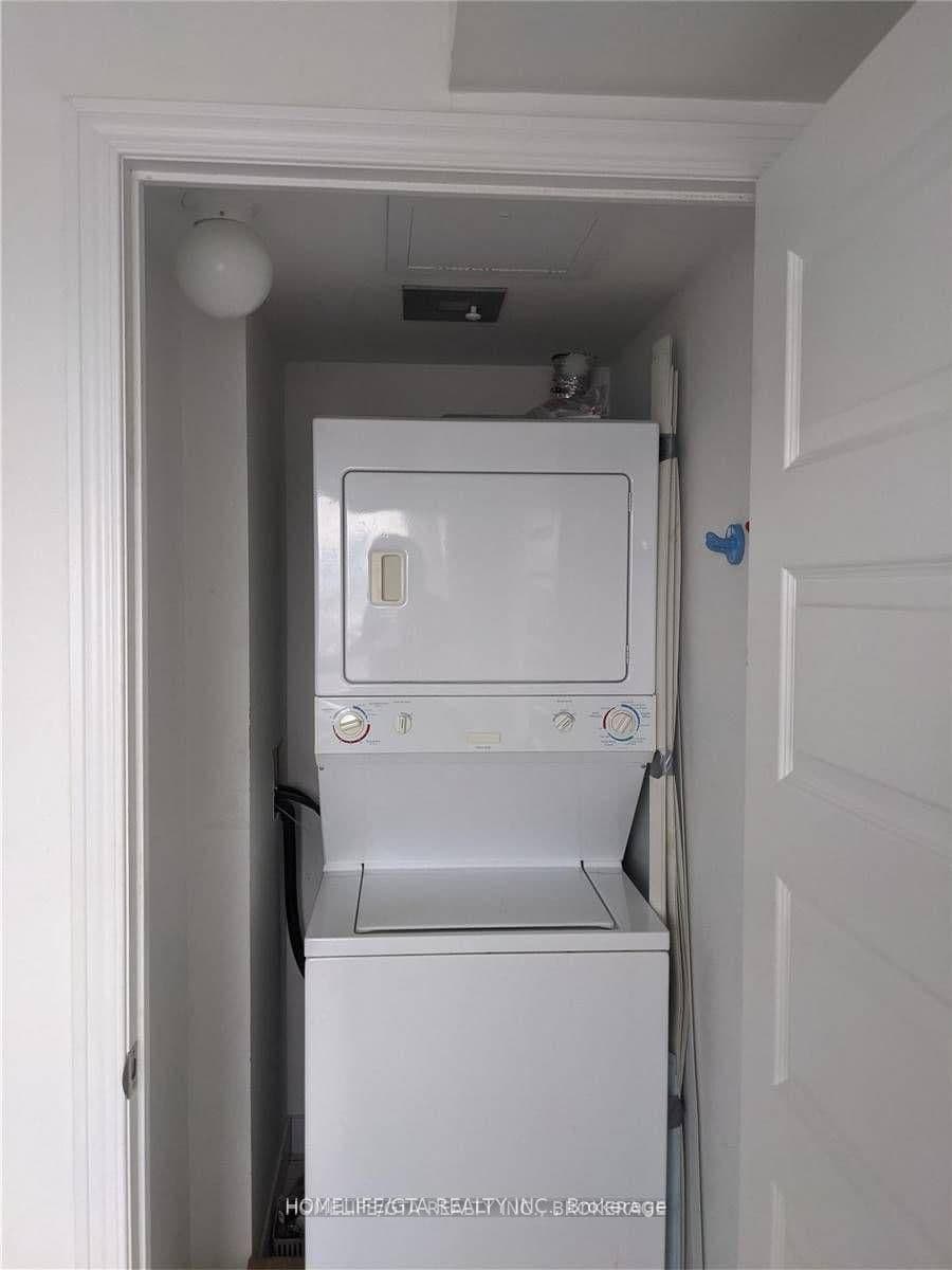 215 Queen Street E, Unit 1503 thumbnail 14